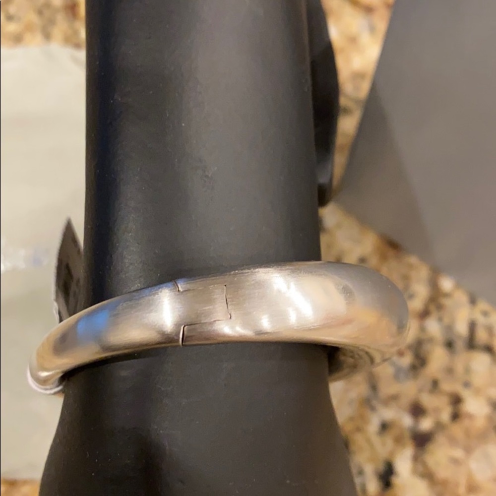 Kendra Scott KAIA Bangle - Picture 6 of 7